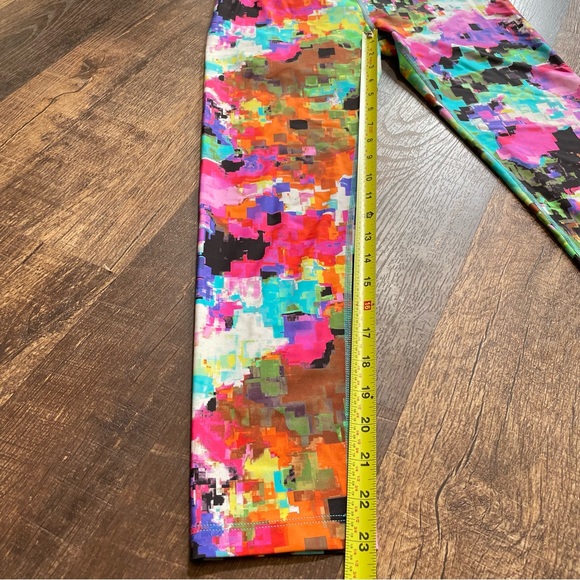 2🌎’s/$66~Saucony “The Scoot” Crop Athletic Running Yoga Leggings~Size M - Picture 14 of 16